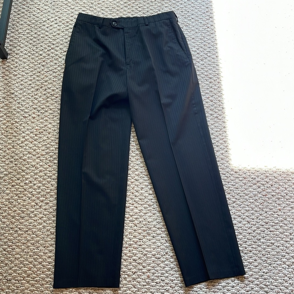 Haggar Men’s Black Pinstripe Suit Black Gray 38R - Picture 6 of 12